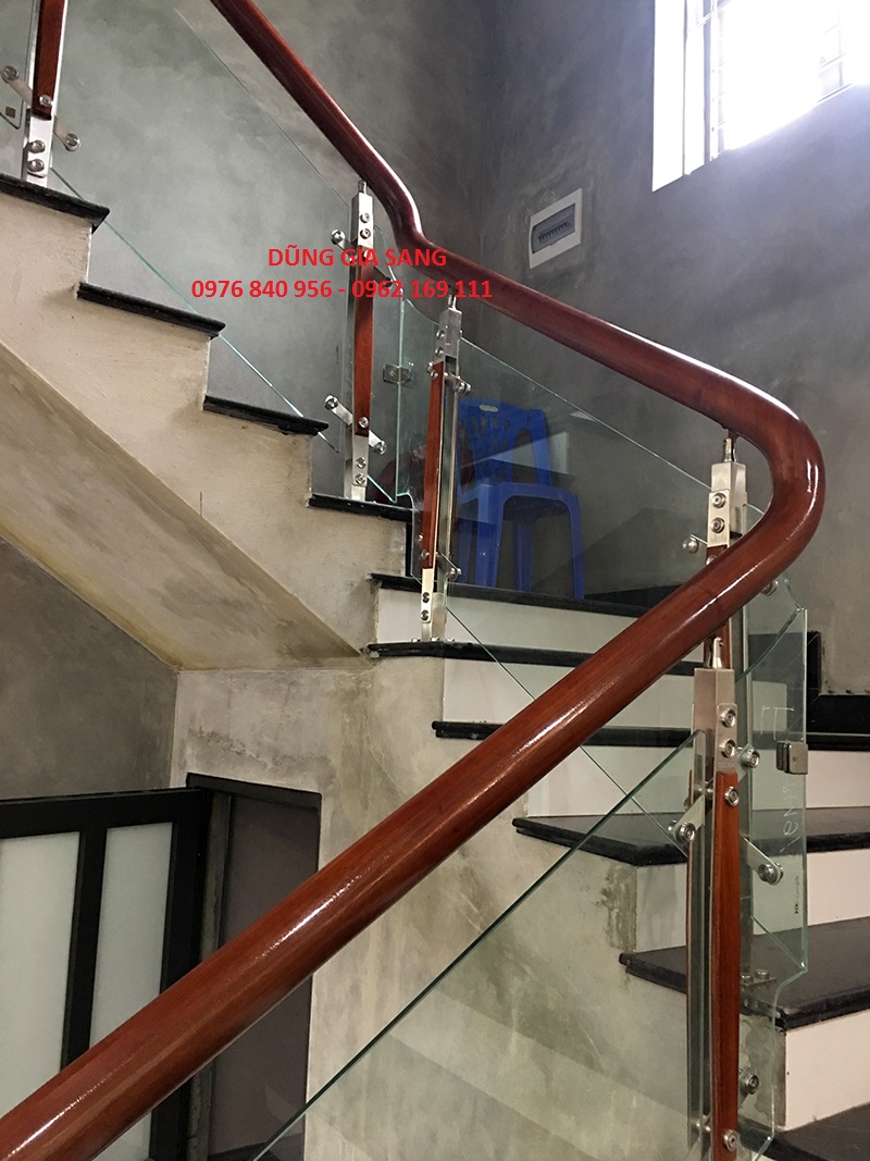 Kính cường lực được đo đạc với tỷ lệ đẹp mắt và song song nhau