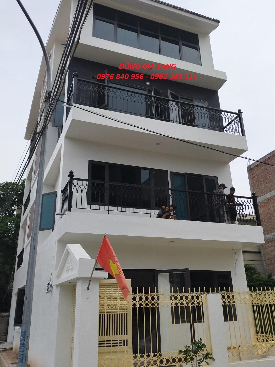 BAN CÔNG SẮT NGOÀI TRỜI 0007