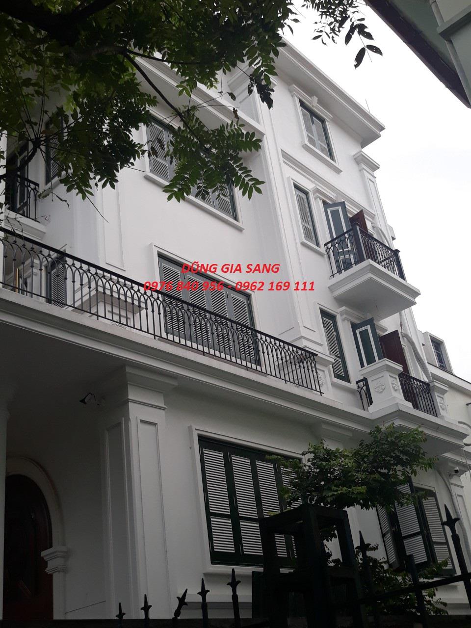 BAN CÔNG SẮT NGOÀI TRỜI 0001