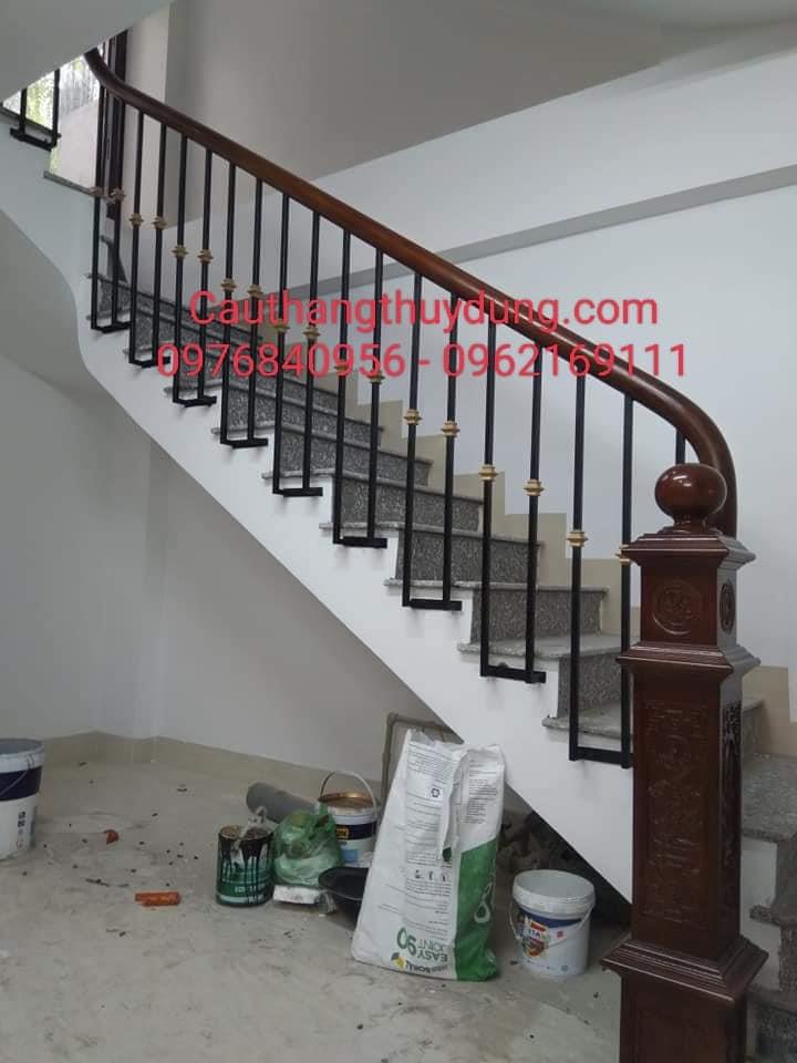 CẦU THANG SẮT NGHỆ THUẬT MẪU MỚI J950