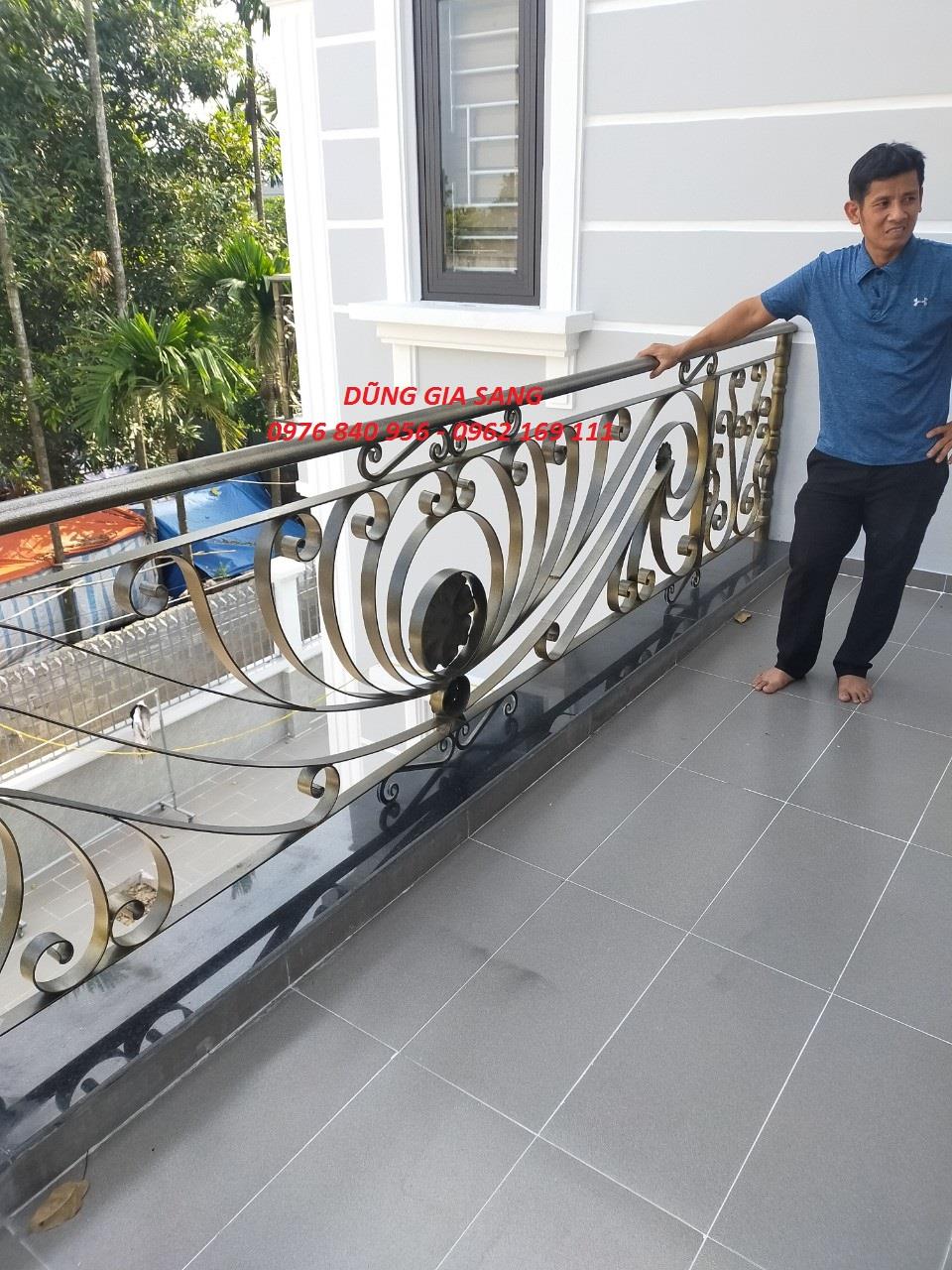 BAN CÔNG SẮT NGOÀI TRỜI 0009