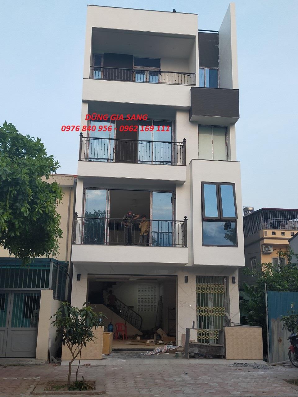 BAN CÔNG SẮT NGOÀI TRỜI 0011