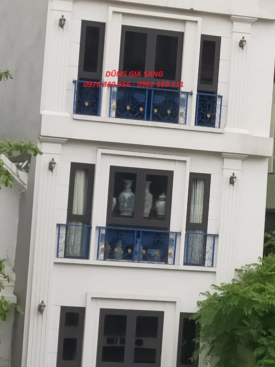 BAN CÔNG SẮT NGOÀI TRỜI 0013