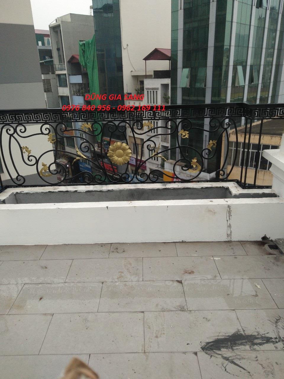 BAN CÔNG SẮT NGOÀI TRỜI 0002