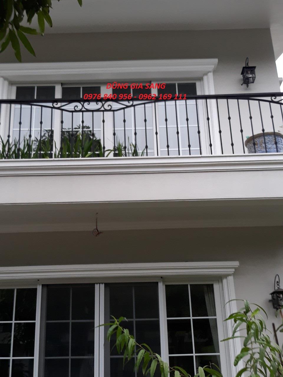 BAN CÔNG SẮT NGOÀI TRỜI 0019