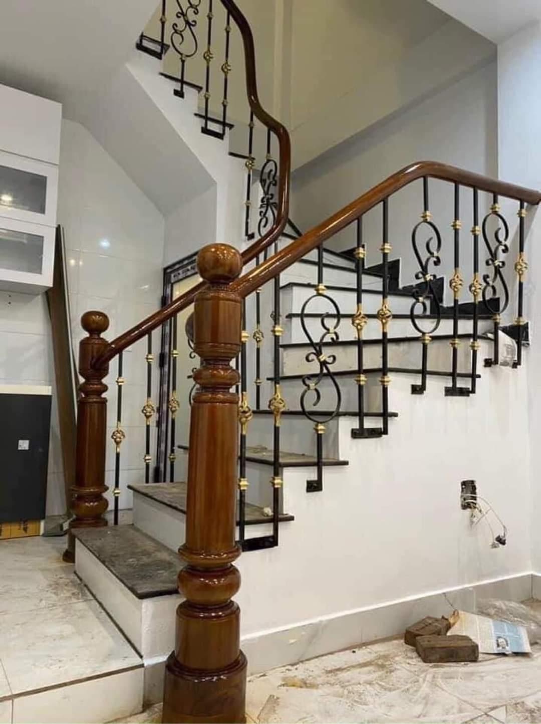 CẦU THANG SẮT NGHỆ THUẬT MẪU MỚI T1100