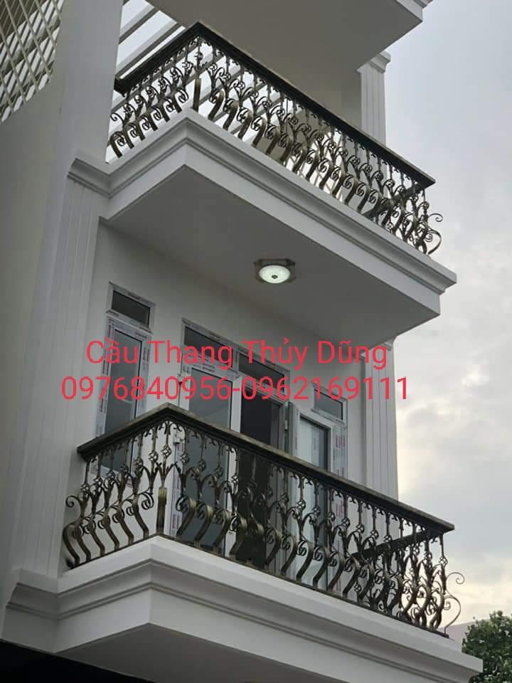 BAN CÔNG SẮT NHÀ CHỊ TÌNH - ĐỐNG ĐA