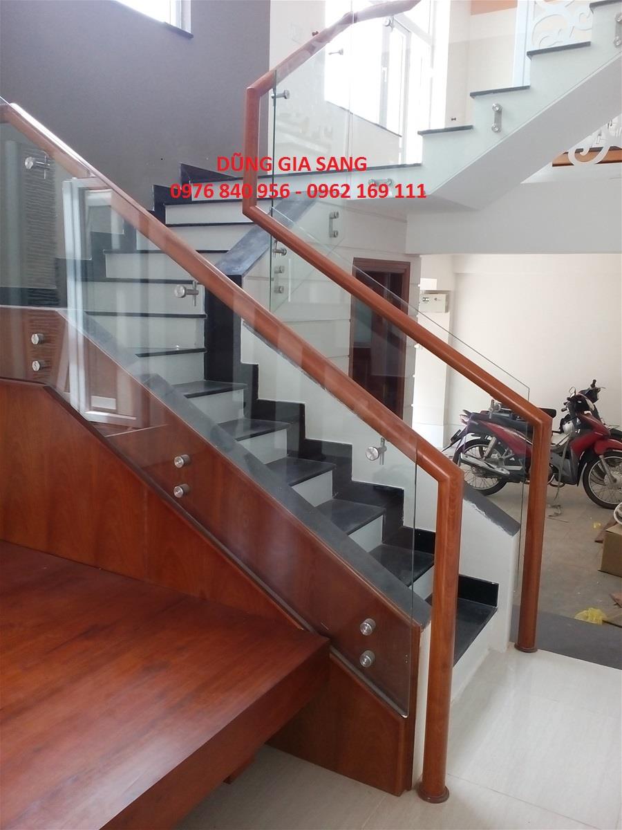 CẦU THANG KÍNH TAY VỊN GỖ 0130