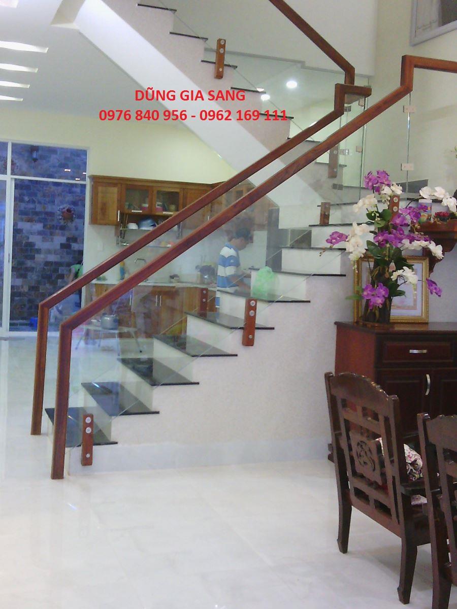 CẦU THANG KÍNH TAY VỊN GỖ  0190