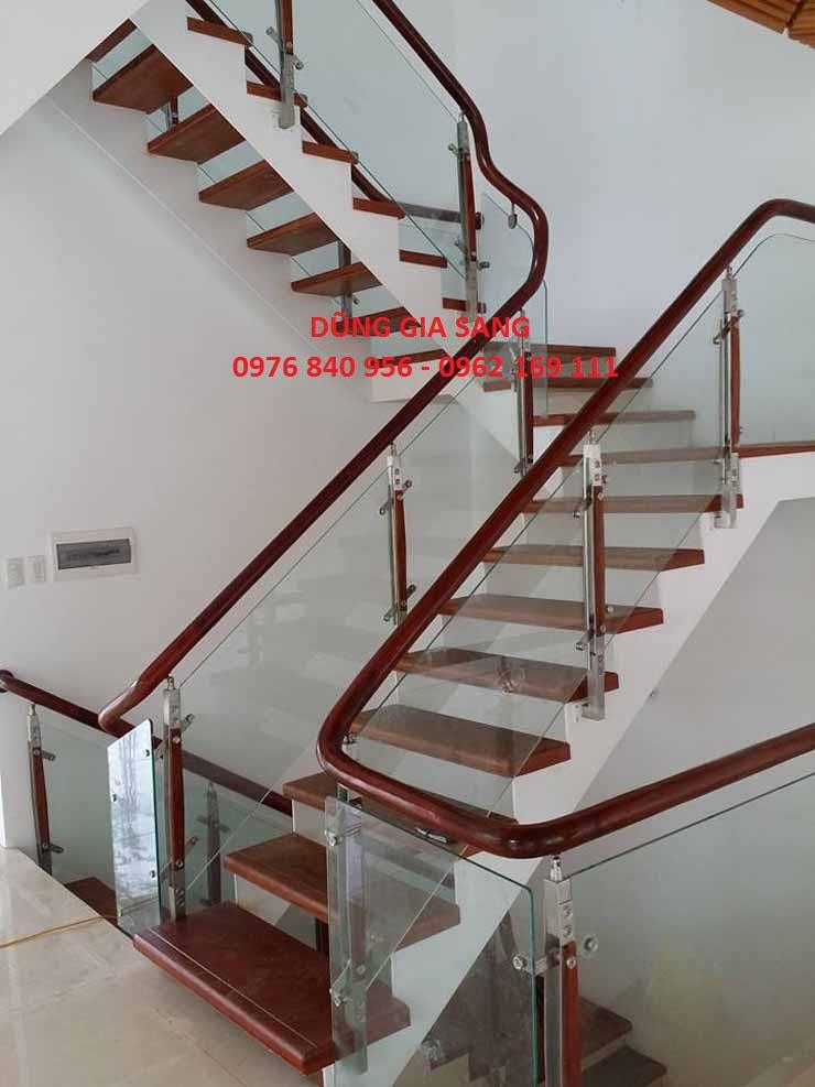 CẦU THANG KÍNH TAY VỊ GỖ  0030