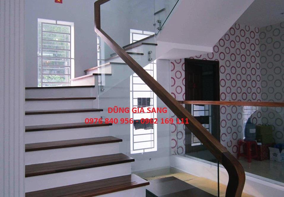 CẦU THANG KÍNH CỦ BÁT 0050