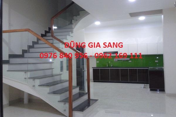 CẦU THANG KÍNH CỦ BÁT 0090