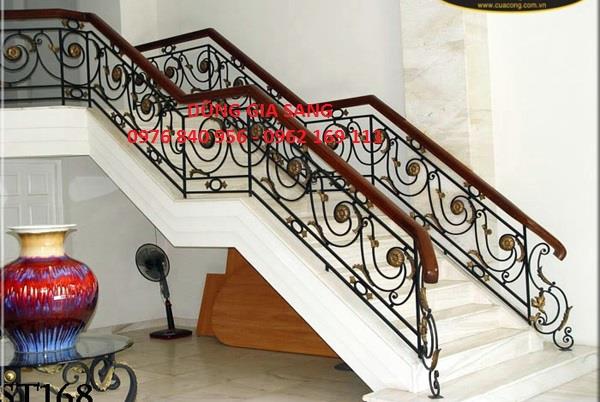 CẦU THANG SẮT TAY VỊN GỖ 0070