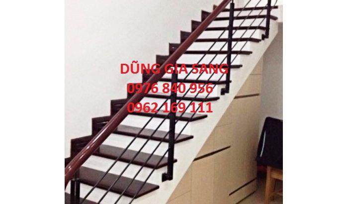 CẦU THANG SẮT TAY VỊN GỖ 0090