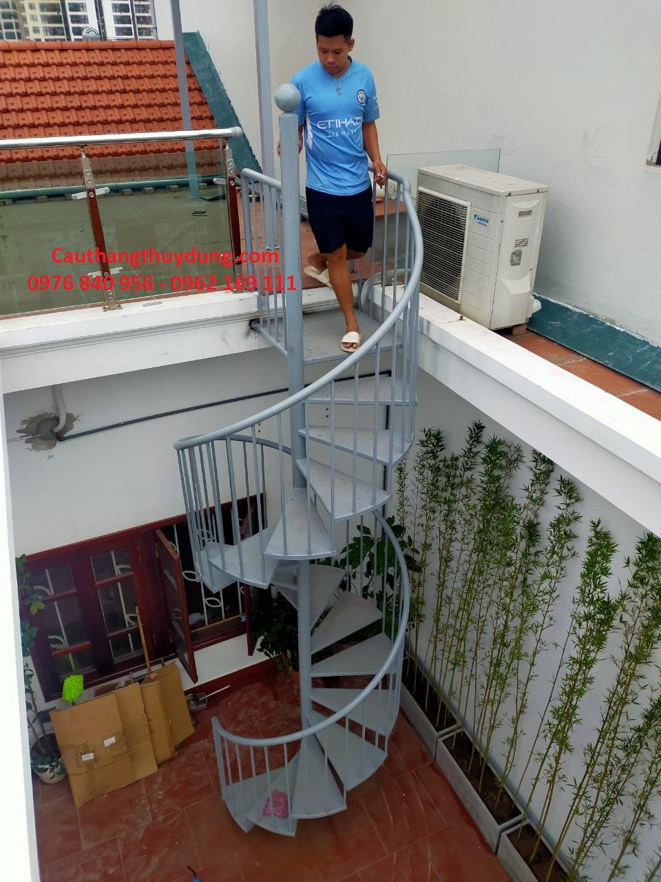 CẦU THANG XƯƠNG CÁ - XOÁY ỐC TẠI VĂN PHÚ - HÀ ĐÔNG