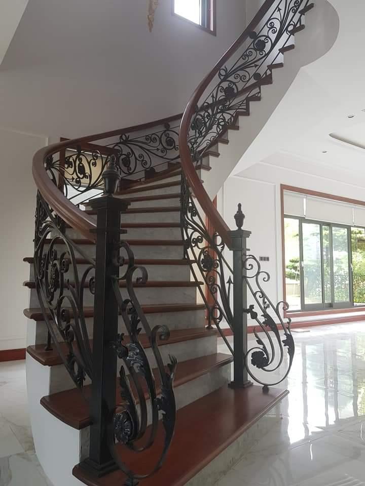 CÔNG TRÌNH CẦU THANG SẮT NGHỆ THUẬT Ở ĐÔNG ANH