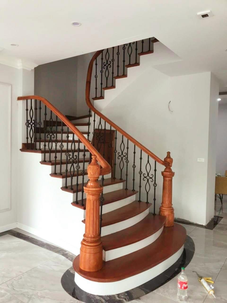 Cầu Thang Sắt 4002