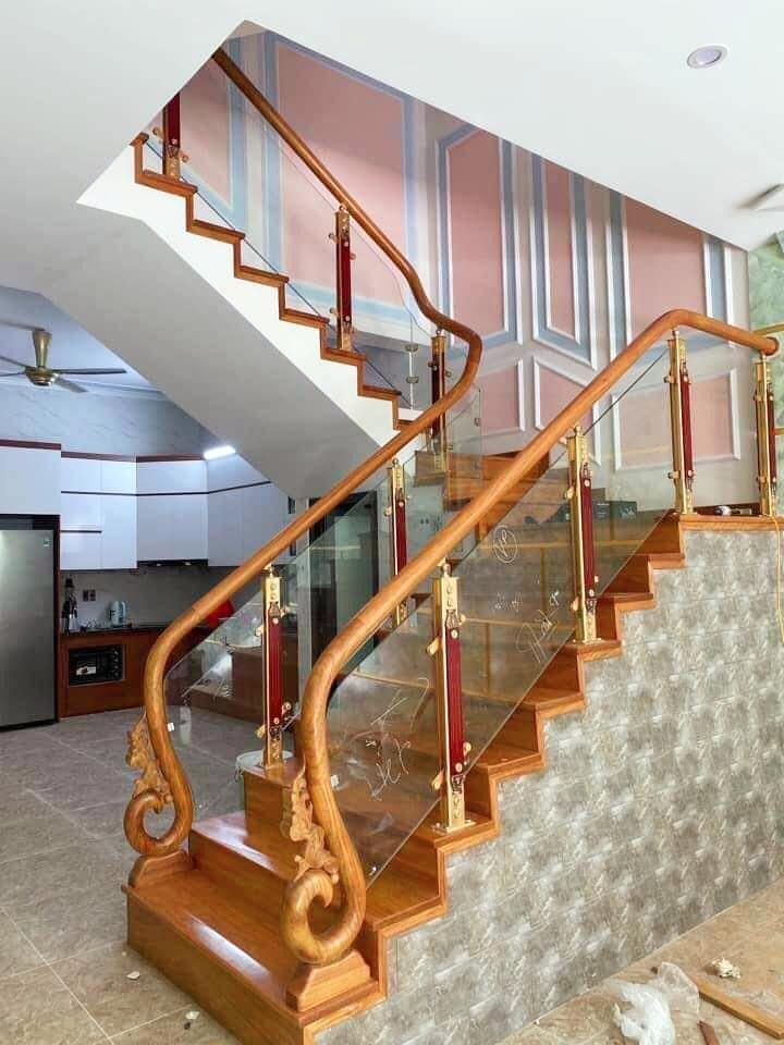 CẦU THANG KÍNH 04