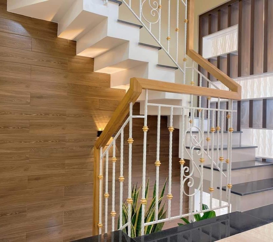 GÓC NHỎ CẦU THANG SẮT NHÀ ANH ANH  - HOÀ BÌNH