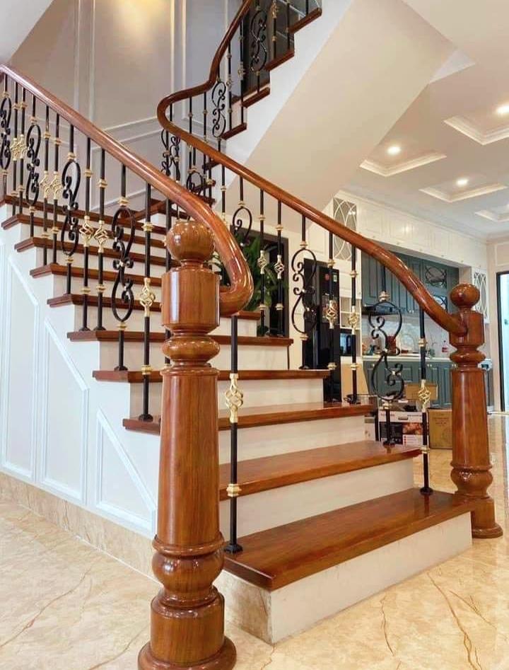 CẦU THANG SẮT BẮT SƯỜN NHÀ ANH HƯNG - HƯNG YÊN