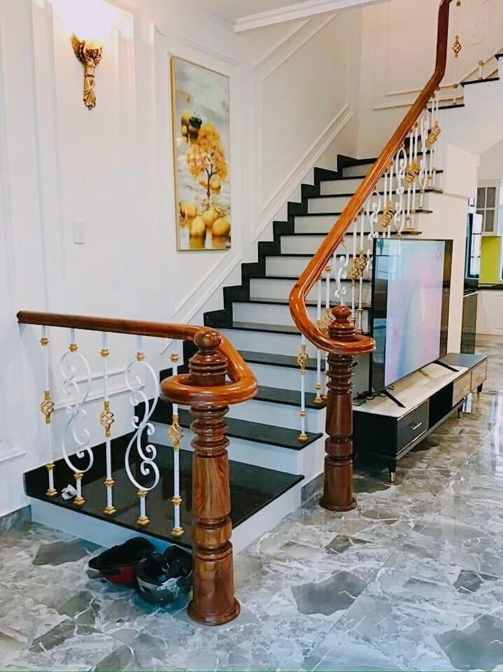 CẦU THANG SẮT NHẦ ANH SÂM - PHỦ LÝ