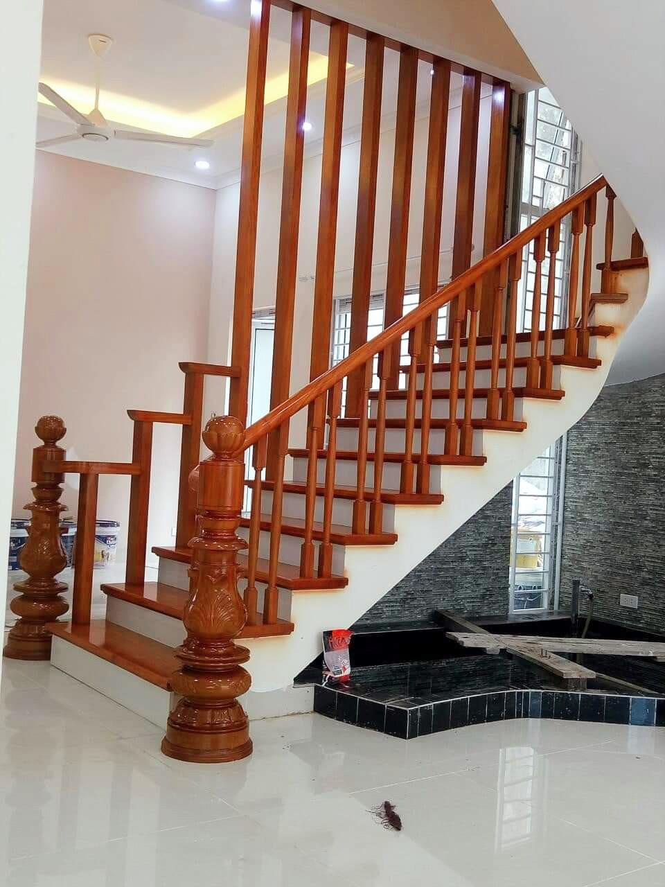 CẦU THANG GỖ VÀ VÁCH NGĂN TRANG TRÍ NHÀ ANH THANH - HẢI DƯƠNG