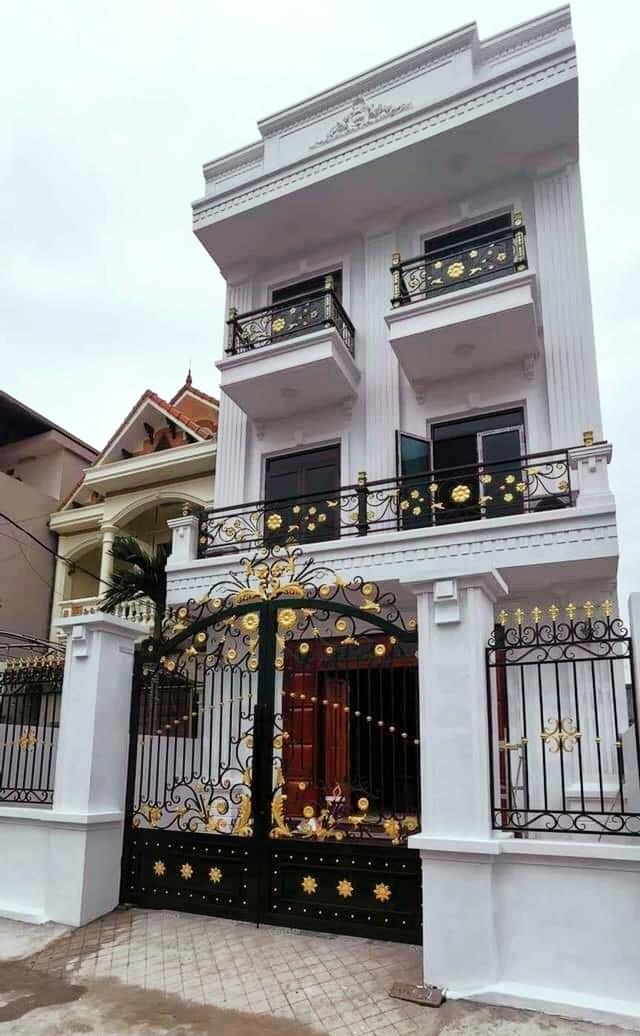 COMBO BAN CÔNG + CỬA CỔNG + HÀNG RÀO SẮT NHÀ ANH LÝ - HÀ ĐÔNG