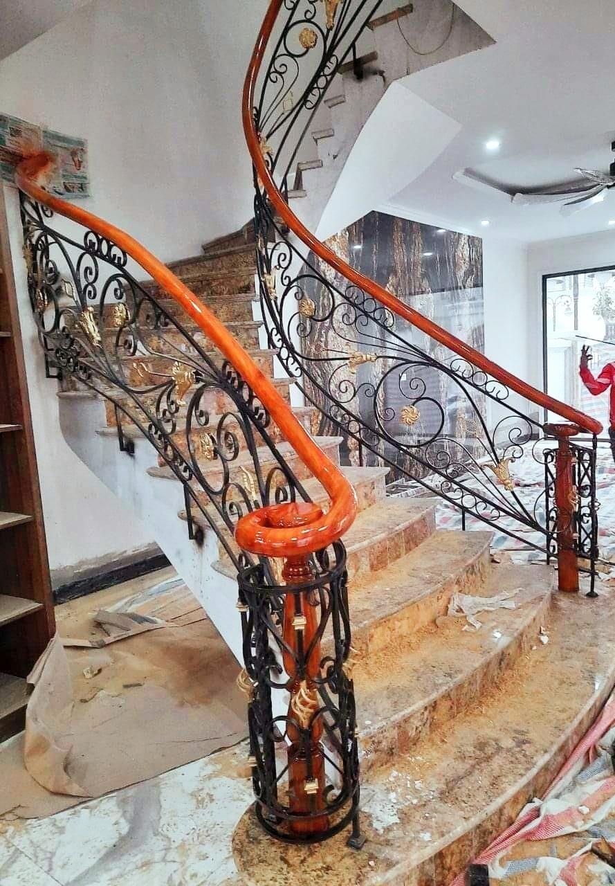 CẦU THANG SẮT NGHỆ THUẬT NHÀ ANH LẬP - HOÀ BÌNH