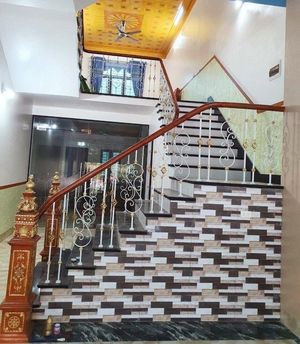 CẦU THANG SẮT NHÀ CHỊ NHUNG - MỸ ĐÌNH