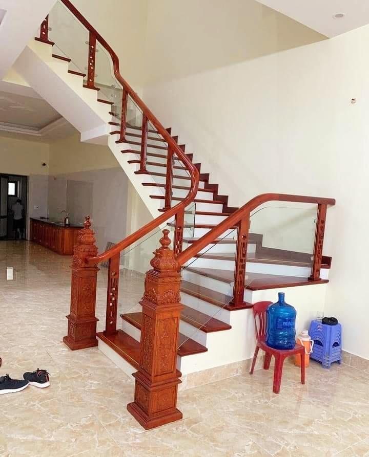 CẦU THANG KÍNH NHÀ ANH TUYỀN - THƯỜNG TÍN