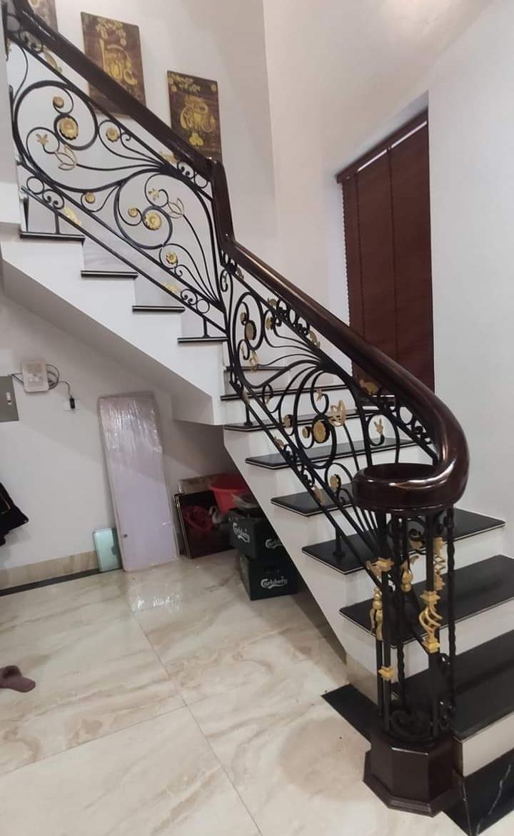 CẦU THANG SẮT NGHỆ THUẬT NHÀ CHỊ HẰNG - SƠN TÂY