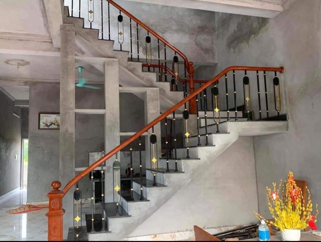 CẦU THANG SẮT NHÀ CHỊ LOAN - XUÂN KHANH, SƠN TÂY